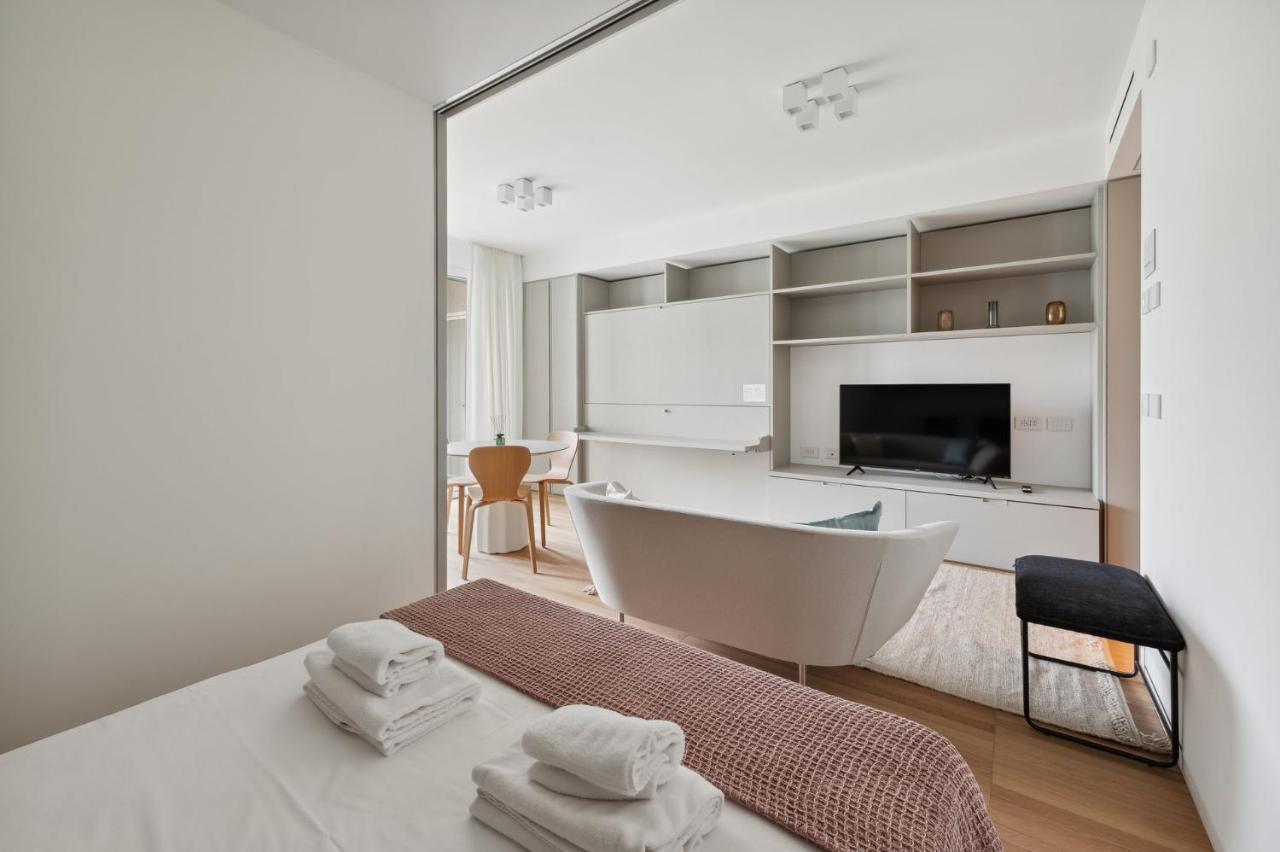 Limehome Milan Via Stresa Bagian luar foto