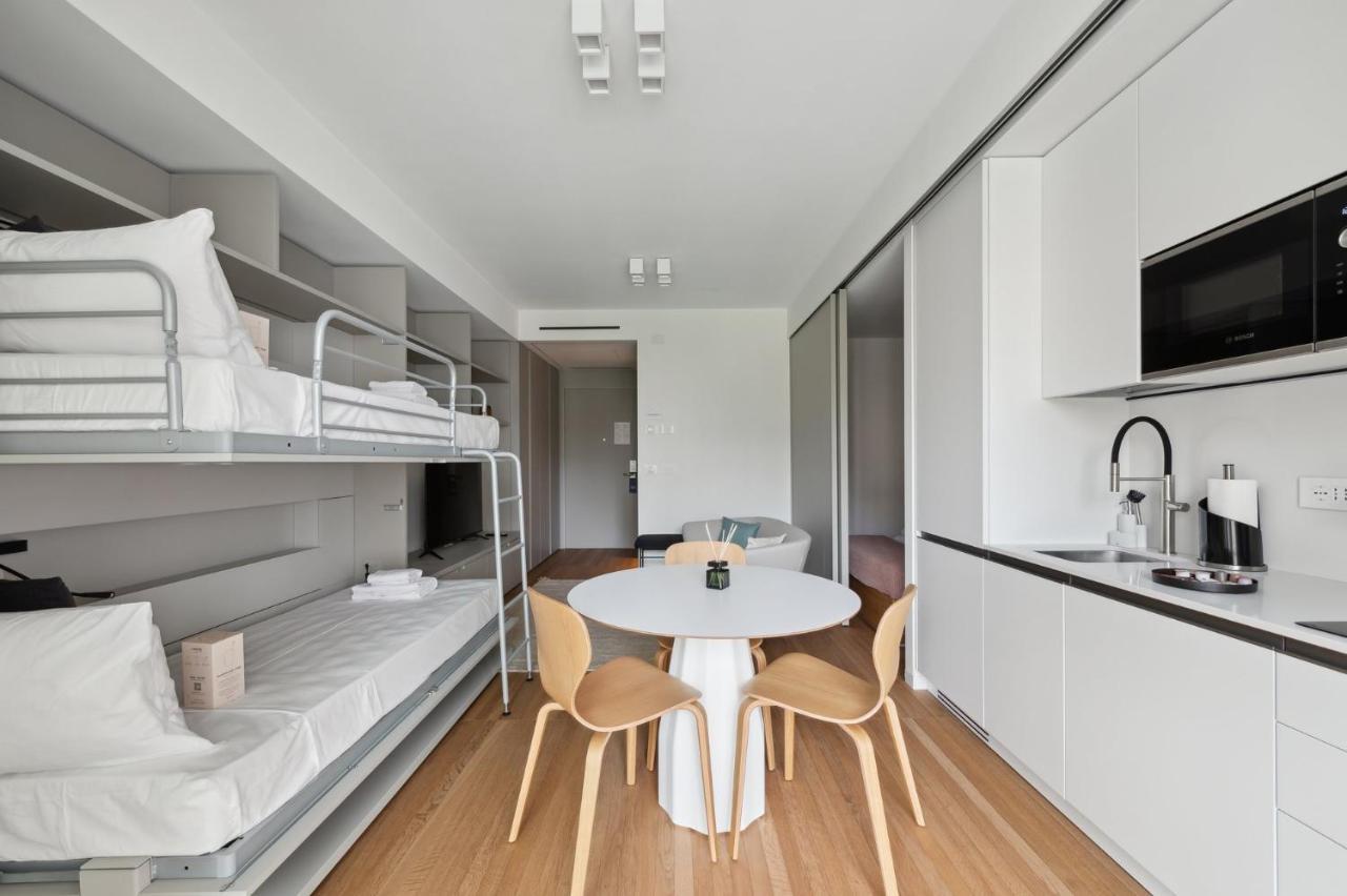 Limehome Milan Via Stresa Bagian luar foto