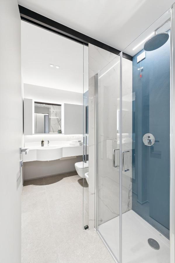 Limehome Milan Via Stresa Bagian luar foto